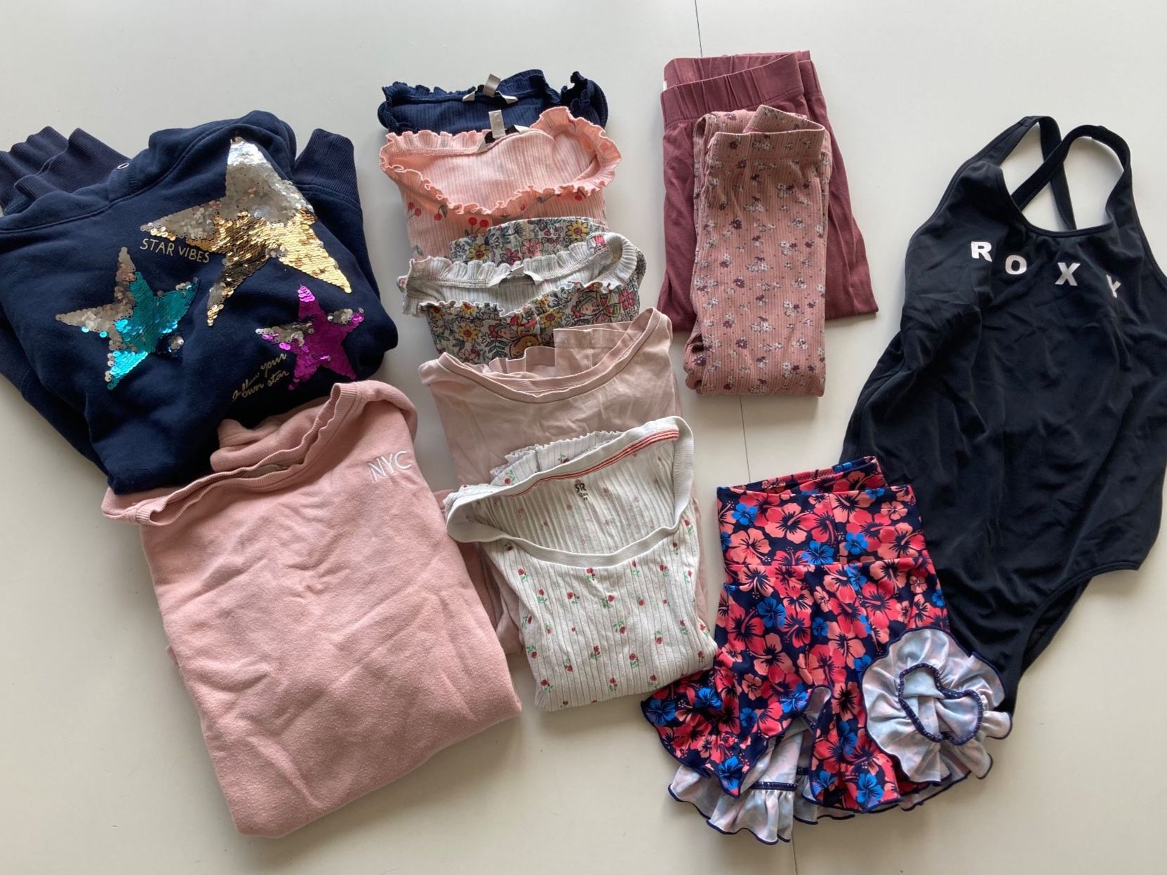 Lotti & Set di vestiti: Kleiderpaket Mädchen, Grösse 152/158 – Usato da Zürich venduto da Mosara