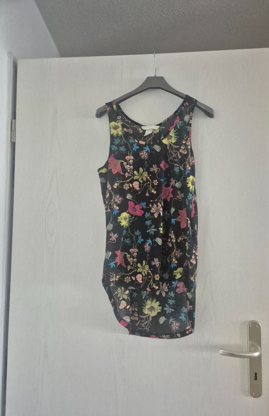 H&M Top: Sommer Damentop, Schwarz mit Blumenmuster, XS, Polyester – Nuovo (secondo la descrizione) da Zürich venduto da Sami78