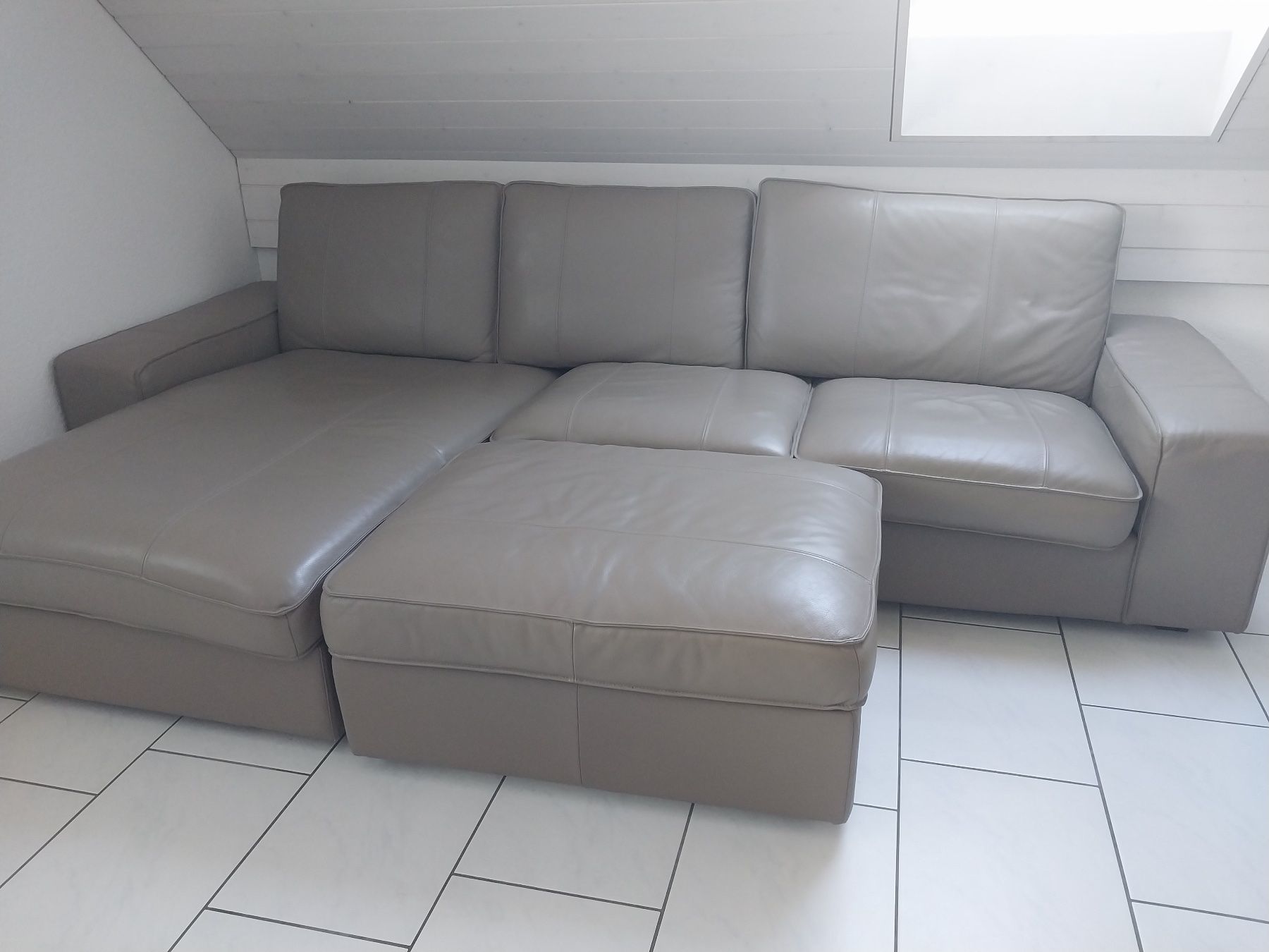 Ikea Sofas: IKEA Ecksofa aus Leder mit beweglicher Hocker & Stauraum – Gebraucht aus Mettmenstetten von syn_y7wh