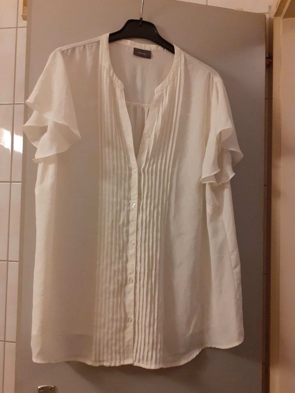 C&A Chemisiers: Damen Bluse weiss Grösse 50 – D'occasion à Kloten par elb_9qvr