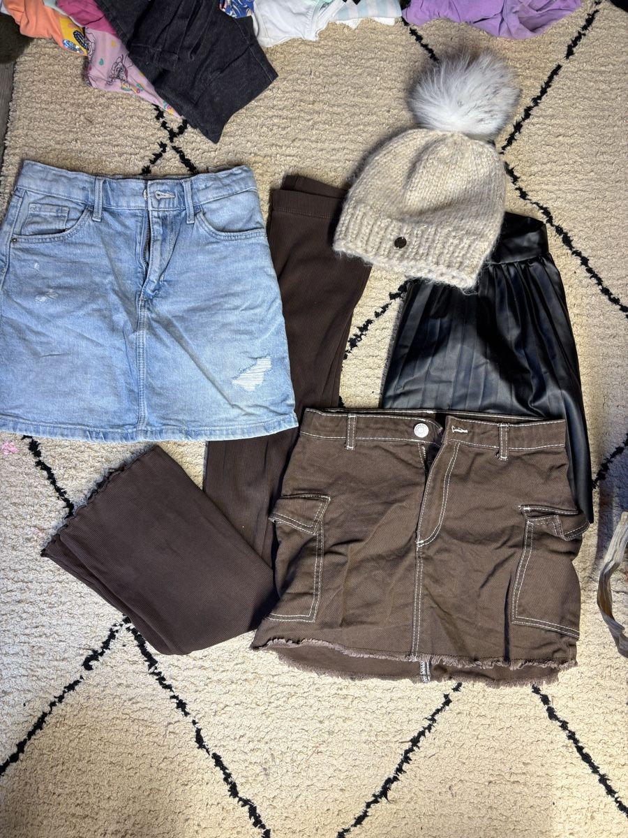 H&M Lotti & Set di vestiti: Mädchen packet Gr. 134 – Usato da Netstal venduto da ali_x5fx