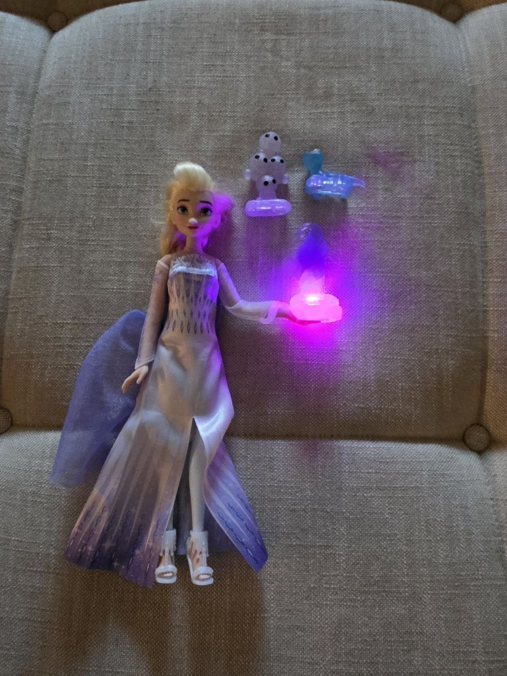 Hasbro Bambole: Hasbro Frozen 2 Talking Elsa and Friends GERMAN Full Set – Nuovo (secondo la descrizione) da Effretikon venduto da gen_w9wk 2
