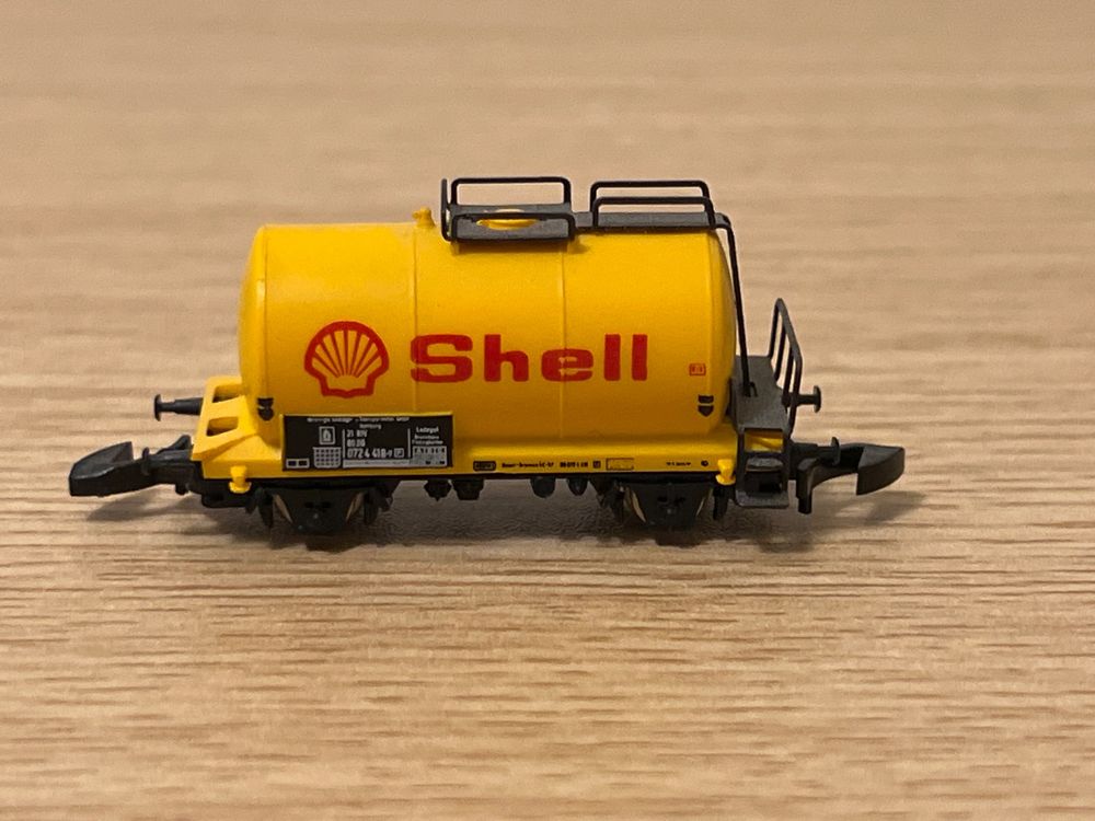 Märklin Z Kesselwagen SHELL (Gebraucht) in St-Aubin-Sauges für CHF 8 ...