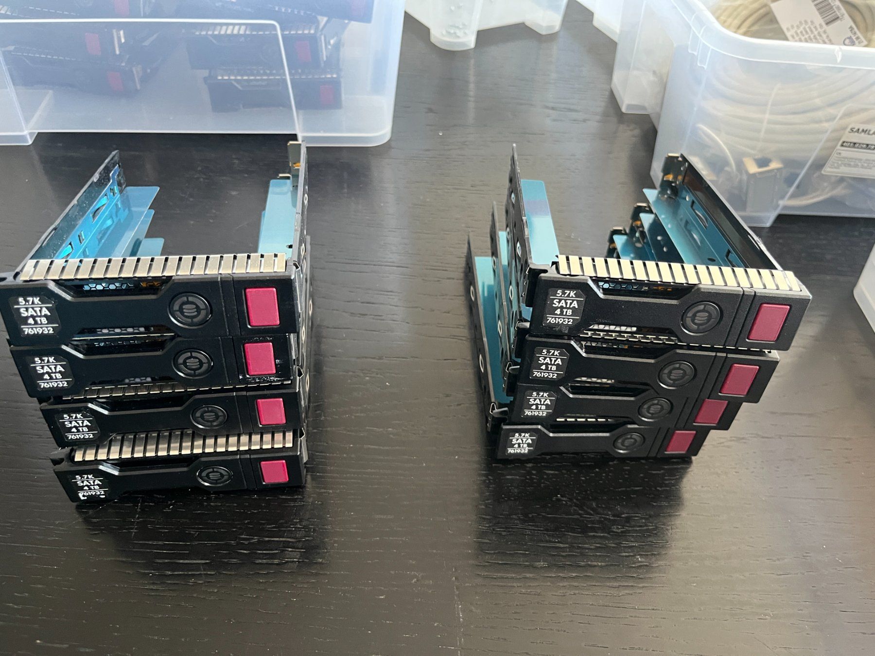 Hewlett Packard Server: HPE 3.5" Festplattenrahmen Disk Tray 8 Stück – Usato da Bettwil venduto da man_kys8