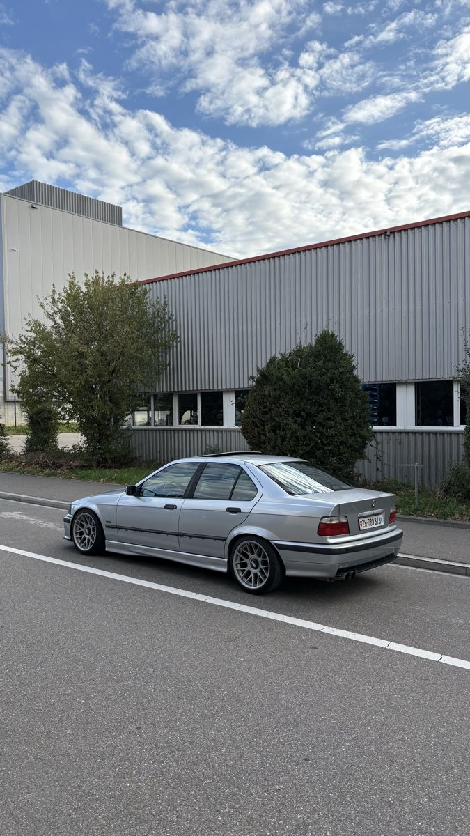 BMW Automobili: Bmw e36 320i Limousine – Usato da Bülach venduto da gab_gdm6 3