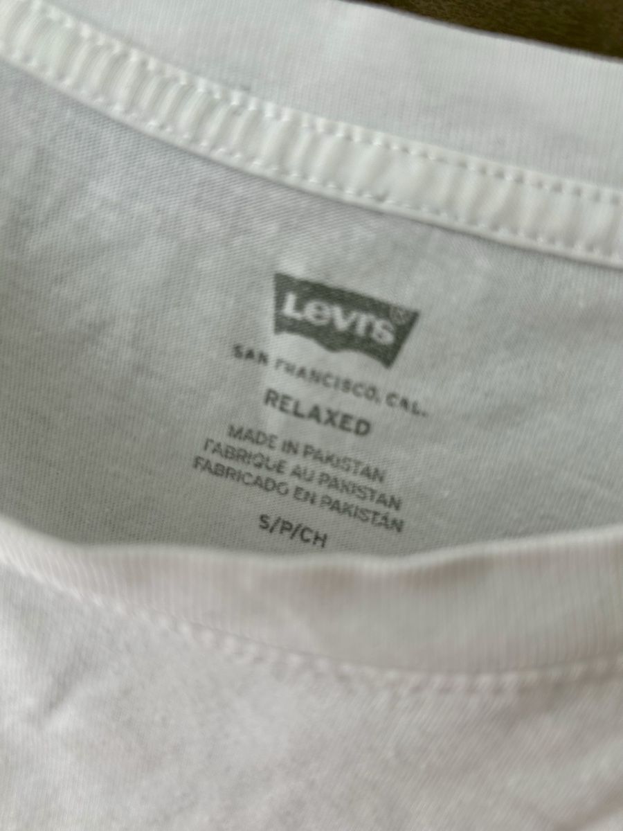 Levi's T-shirt: Weisses Levi‘s T-Shirt – Usato da Zürich venduto da ann_5b6d 1