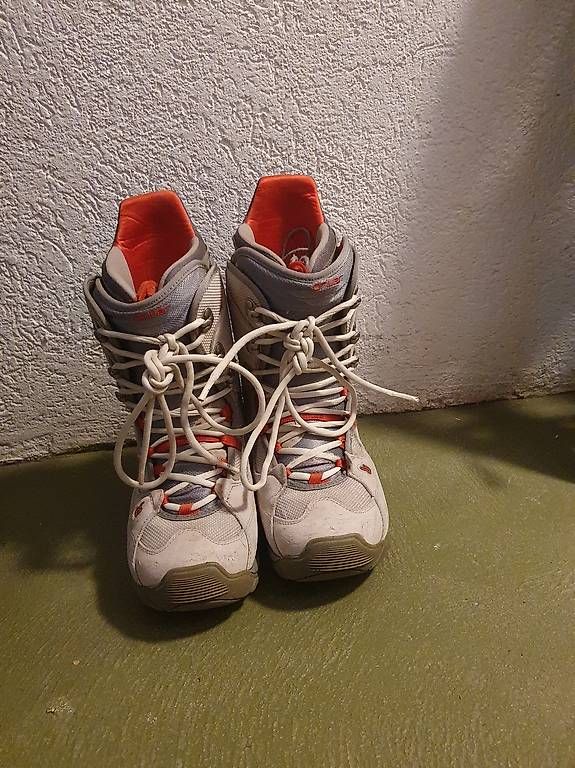 Scarpe da uomo: Burton Snowboardschuhe Gr. 42 – Usato da Rüti ZH venduto da Kamp