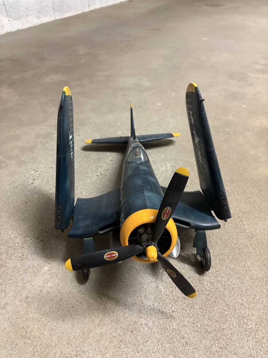 Kits de montage: Elite Force F4U Corsair 1/18 – D'occasion à Villarimboud par hampton2012 1