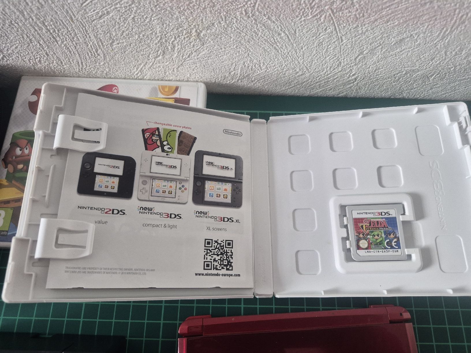 Nintendo Console: Red Nintendo 3DS red Bundle - Zelda, Mario & Accessory! – Usato da Meyrin venduto da Retro-GZ 7