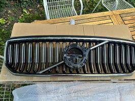 Original! Kühlergrill Volvo XC40 18-22 (mit Kamera Loch)