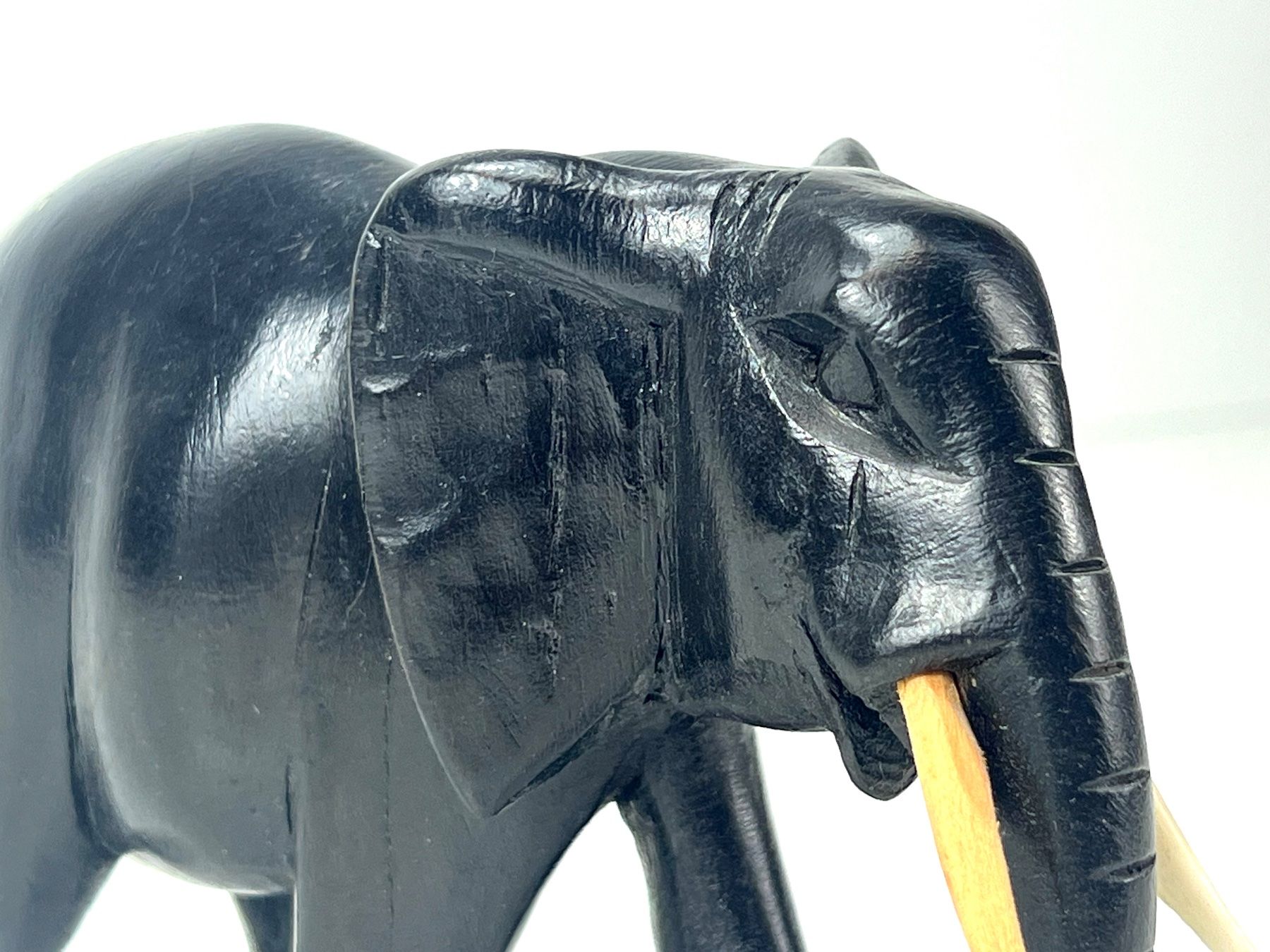 Figuren: Elefantenfigur Ebenholz Tansania handgeschnitzt – Gebraucht aus Zürich von Arche_Brockenhaus 4