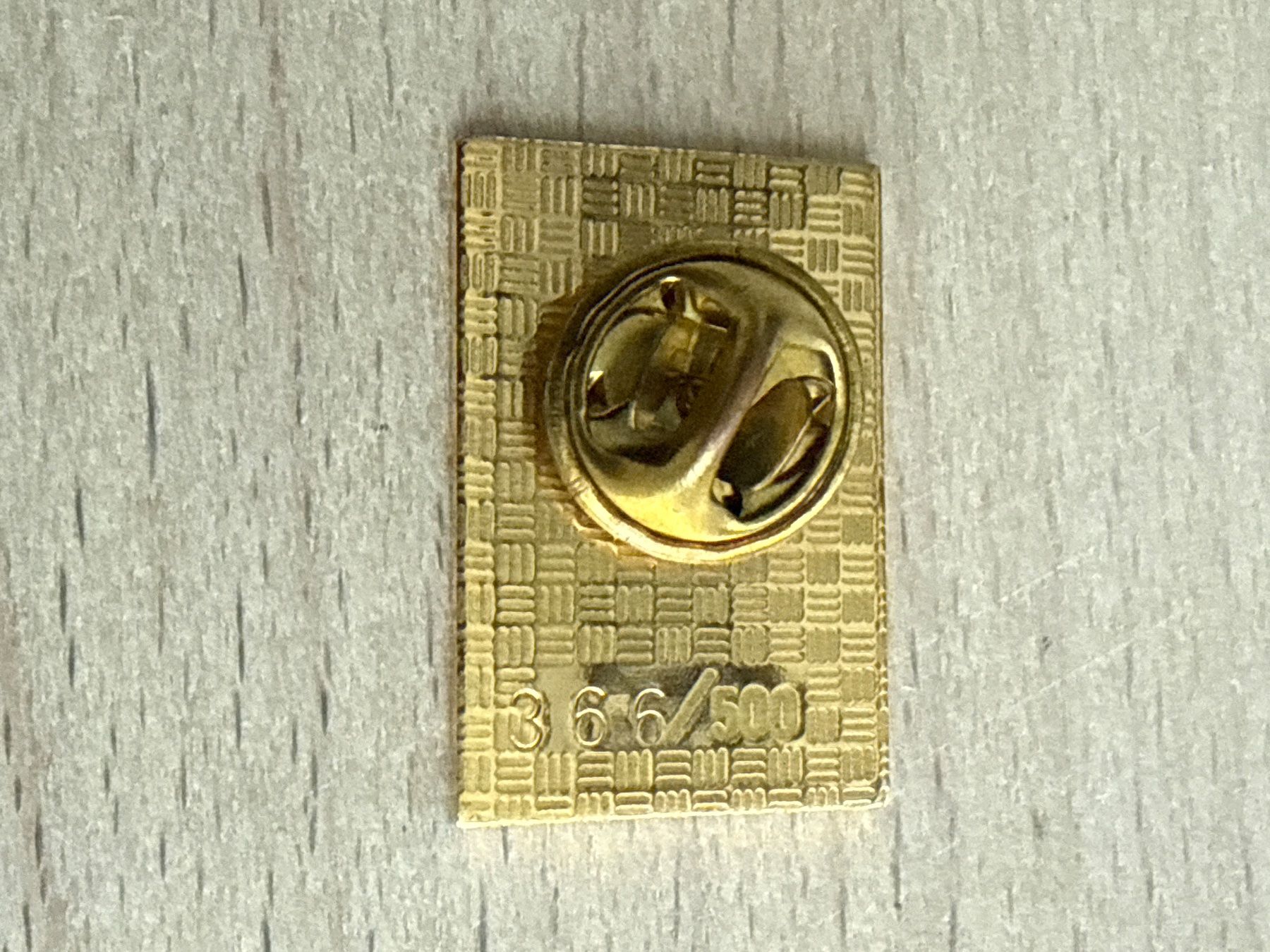 Placchette & Badge: Pin Löwenbräu Zürich – Usato da Glattbrugg venduto da Schweigmatt 1