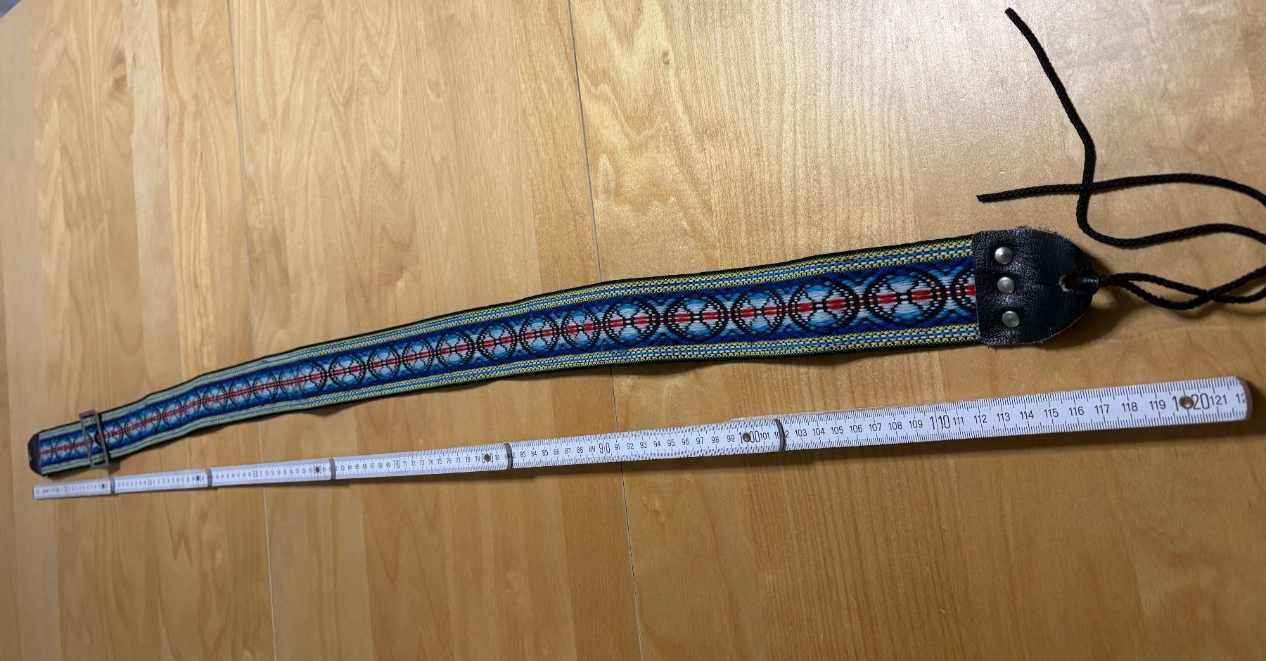 Strumenti musicali: Gebrauchter älterer Gitarrengurt – Usato da Auenstein venduto da 5222 3