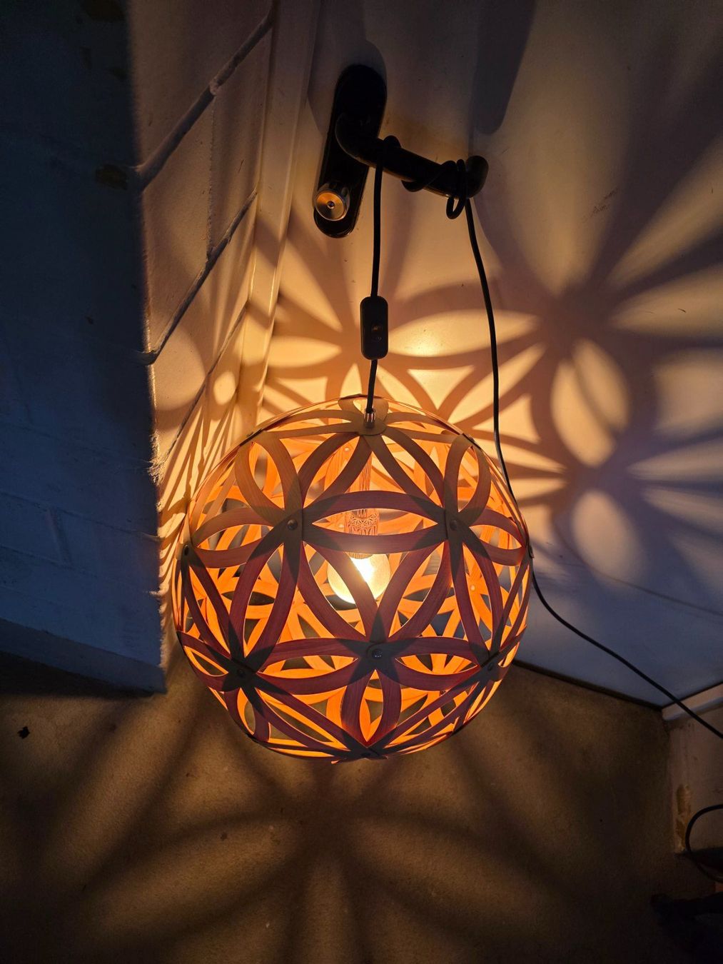 Lampadari & plafoniere: Blume des Lebens Holz Decken Lampe Leuchte – Usato da Walterswil BE venduto da Lonitti 4