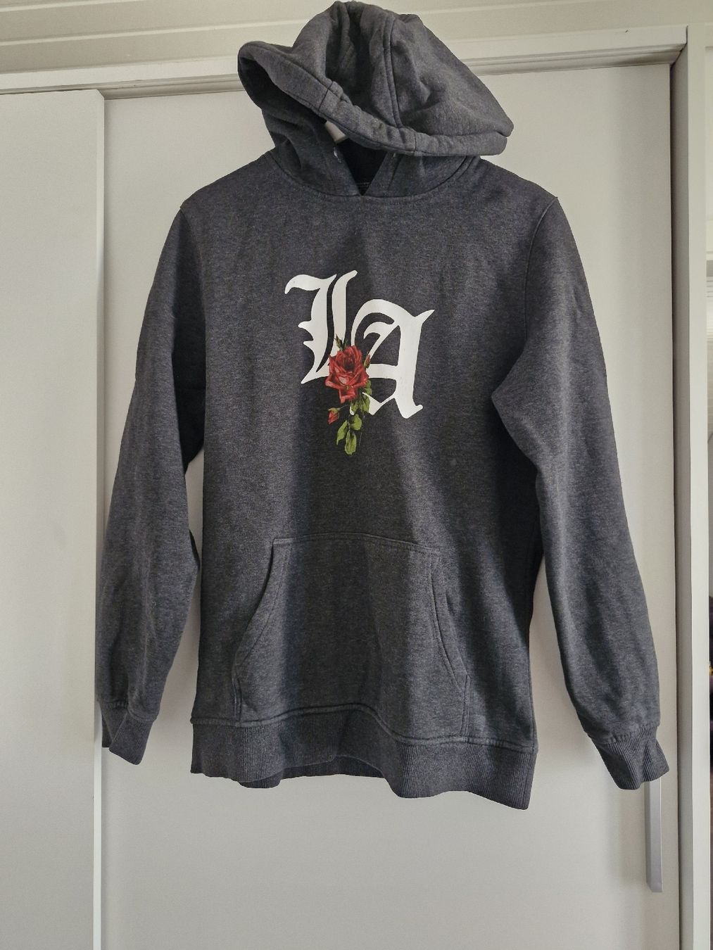 Pullover & Sweatshirts: Kapuzenpullover M – Gebraucht aus Breitenbach von sabrinaa95
