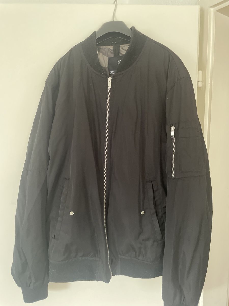 Bershka Giacche: Schwarze Übergangsjacke Grösse L – Usato da Luzern venduto da NitchDT