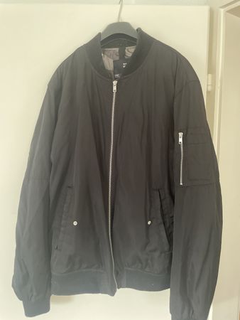 Schwarze Übergangsjacke Grösse L