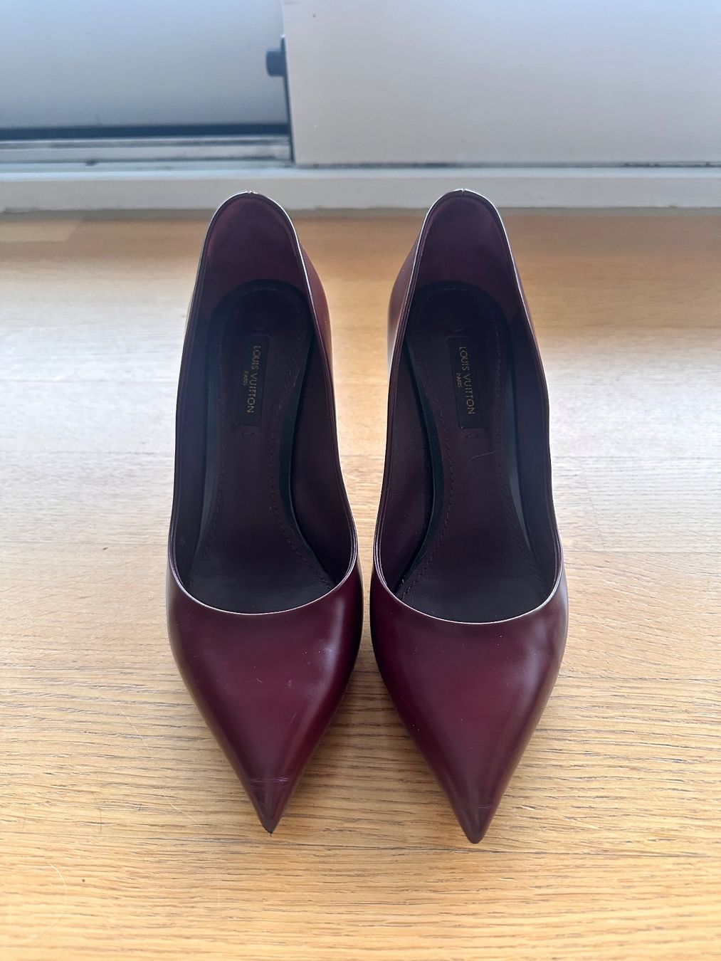 Louis Vuitton Damenschuhe: Louis Vuitton burgundy pumps 35,5-36 – Gebraucht aus Zürich von Ele_fashionista 1