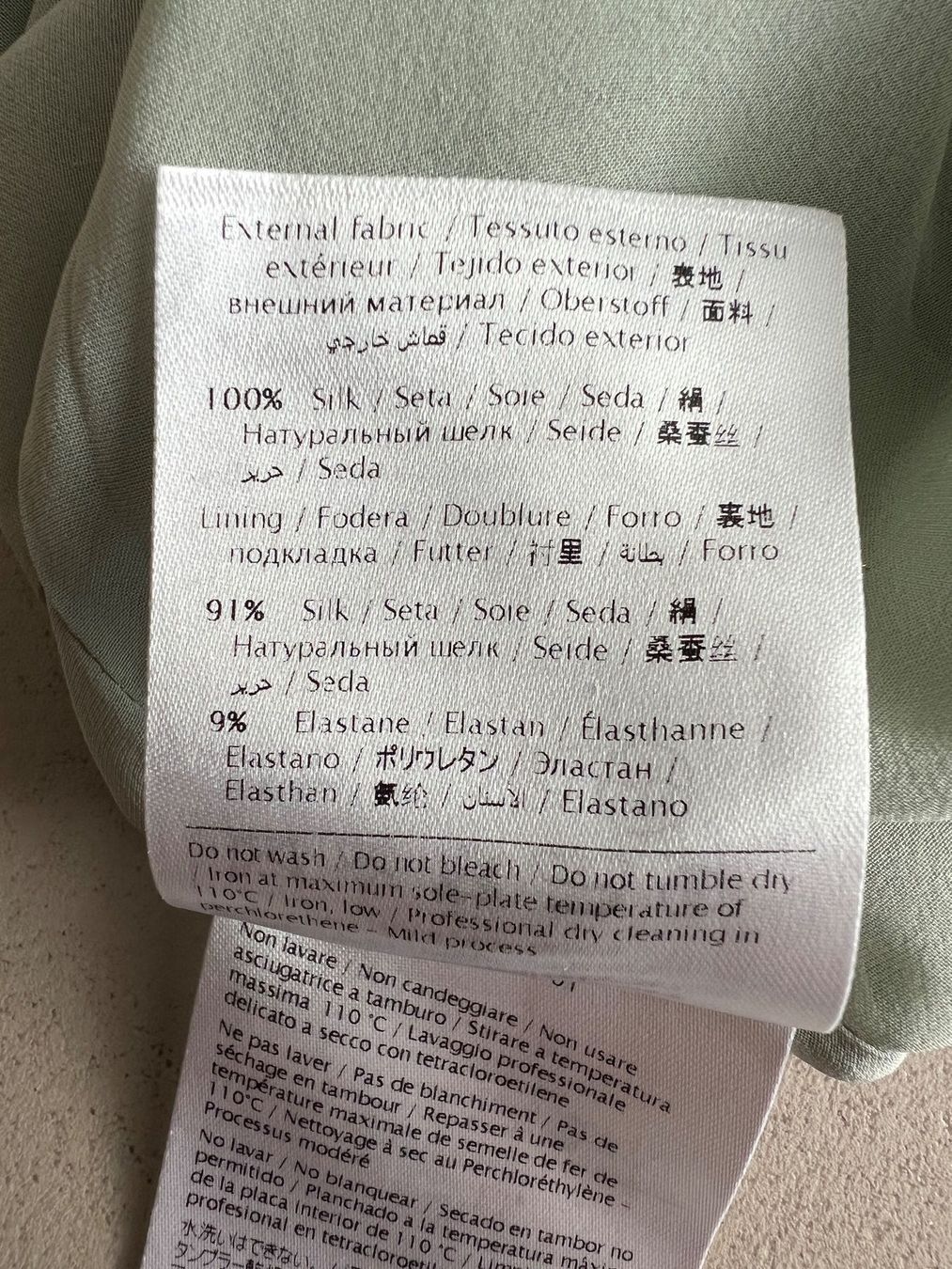 Valentino Vestiti: Wunderschönes VALENTINO Seiden-Cape-Kleid – Usato da Schaan venduto da Poltera 5