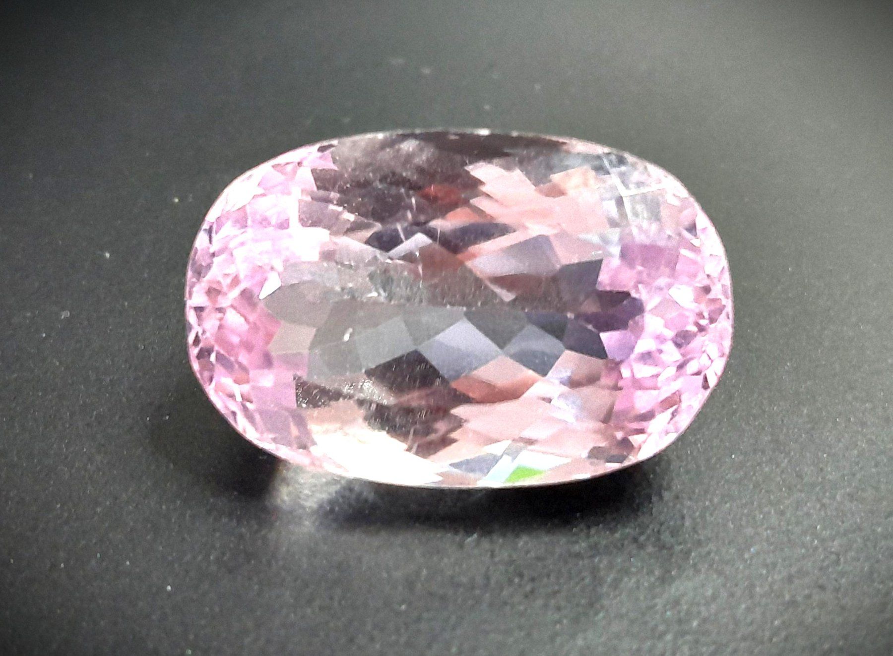 Pietre preziose: SPLENDIDE Kunzite 21.28 ct - Valeur 2'550.- Fr – Nuovo (secondo la descrizione) da Grimisuat venduto da Valgem