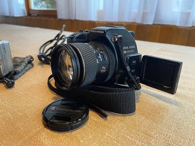 Konica Fotocamera: Kamera / Konica Dimage A 200 und Sanyo Kompact – Usato da Krummenau venduto da Schmudel