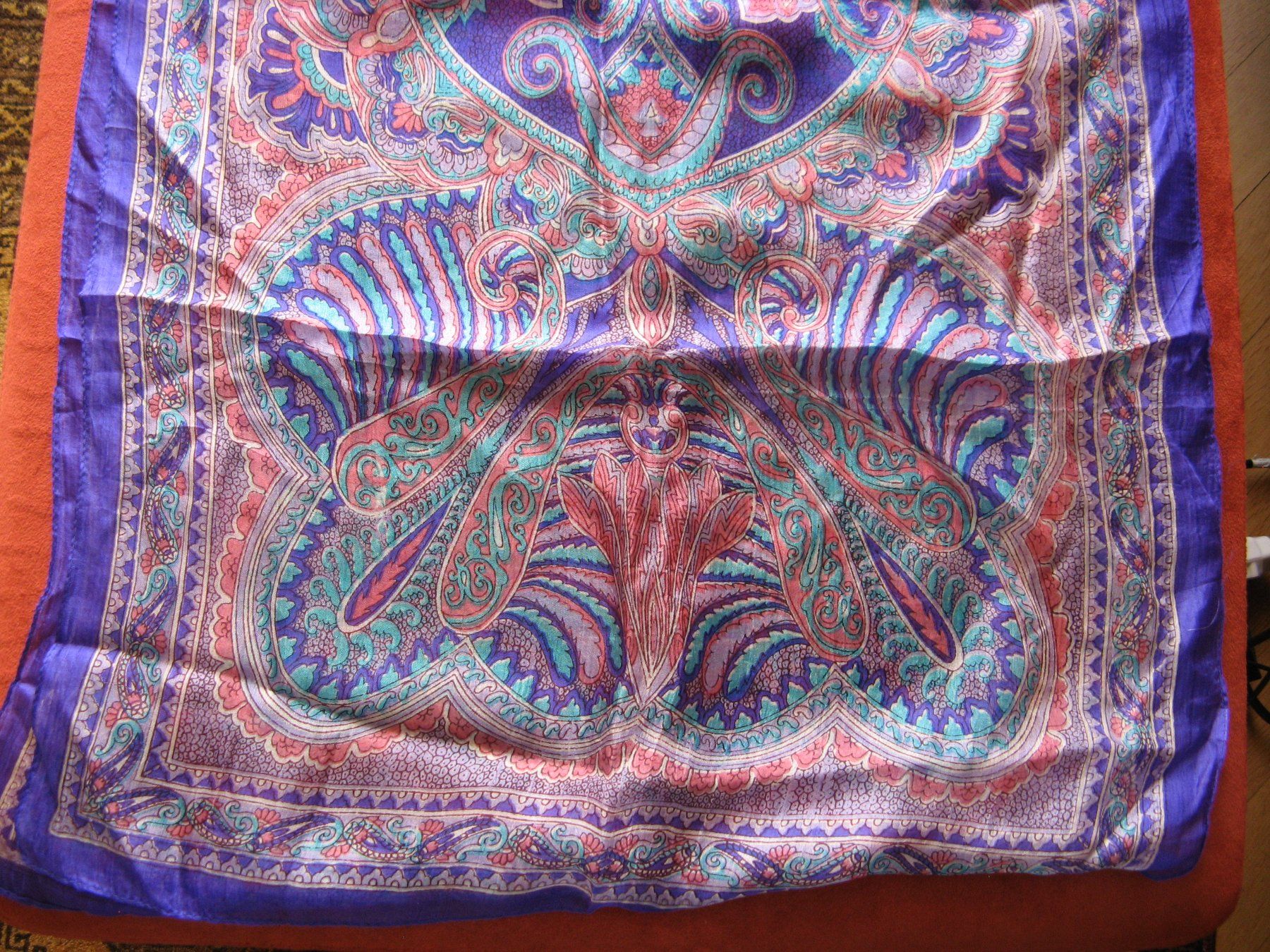 Foulard & Sciarpe: Seidenfoulard bunt mit lila – Nuovo (secondo la descrizione) da Zürich venduto da apil 2