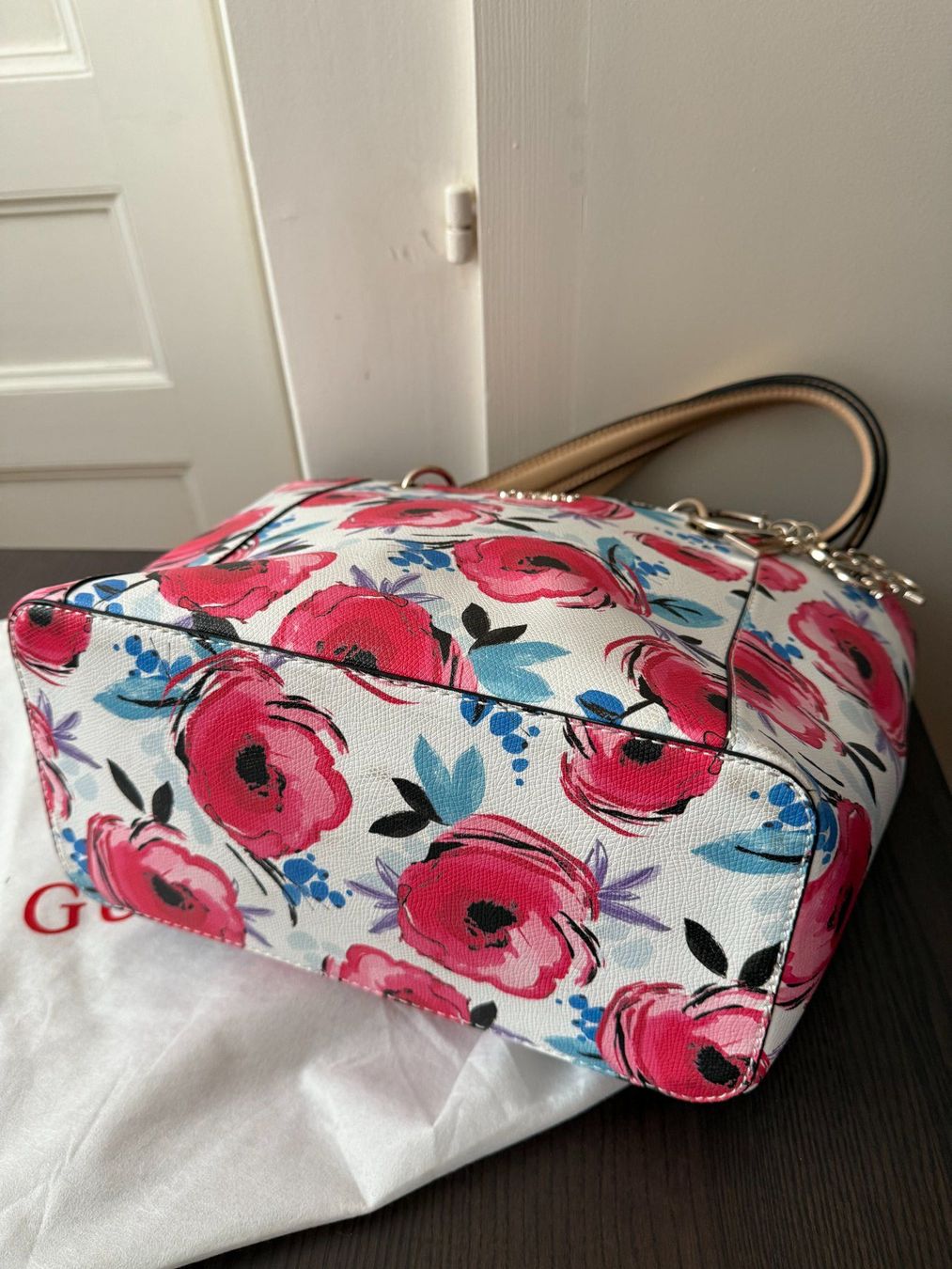 Guess Borse da donna: Sac cabas/Shopper fleuri GUESS – Nuovo (secondo la descrizione) da Le Locle venduto da tchanatakoua 6