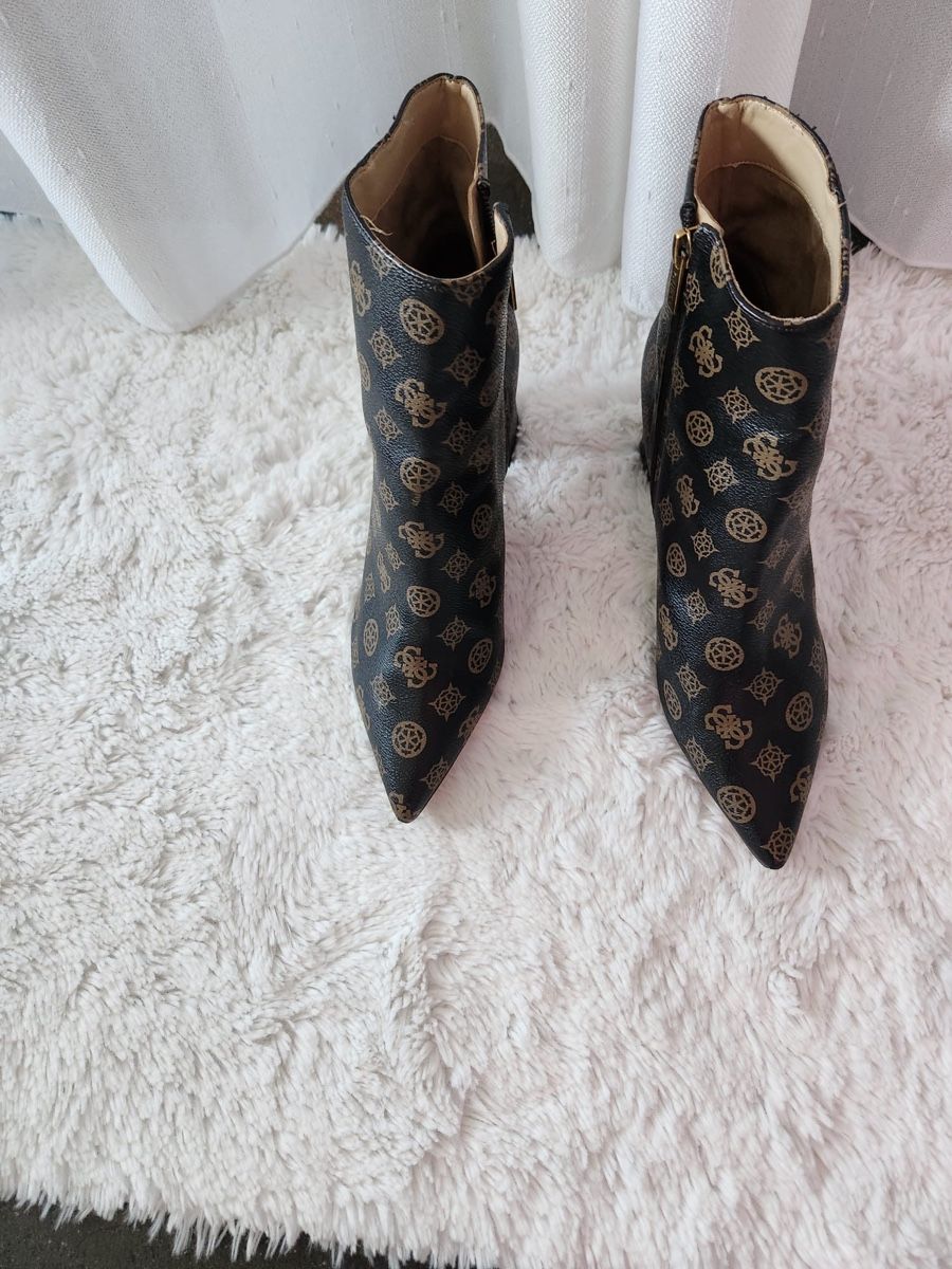 Guess Scarpe da donna: Guess Stiefeletten Gr. 39 mit Absatz & Muster – Usato da Schöftland venduto da Luky3535 1