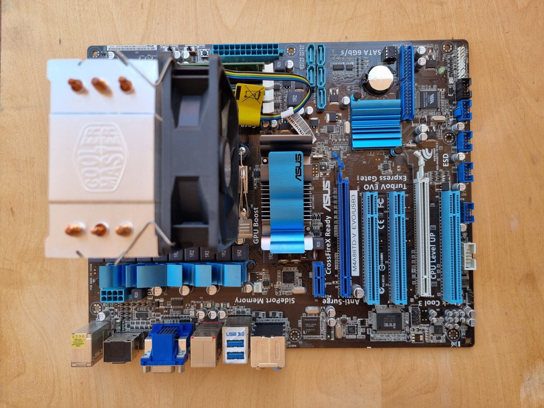 Componenti elettronici: ASUS X48 Turbo EVO, RAM, CPU Kühler – Difettoso da Zuzgen venduto da ricard11 1