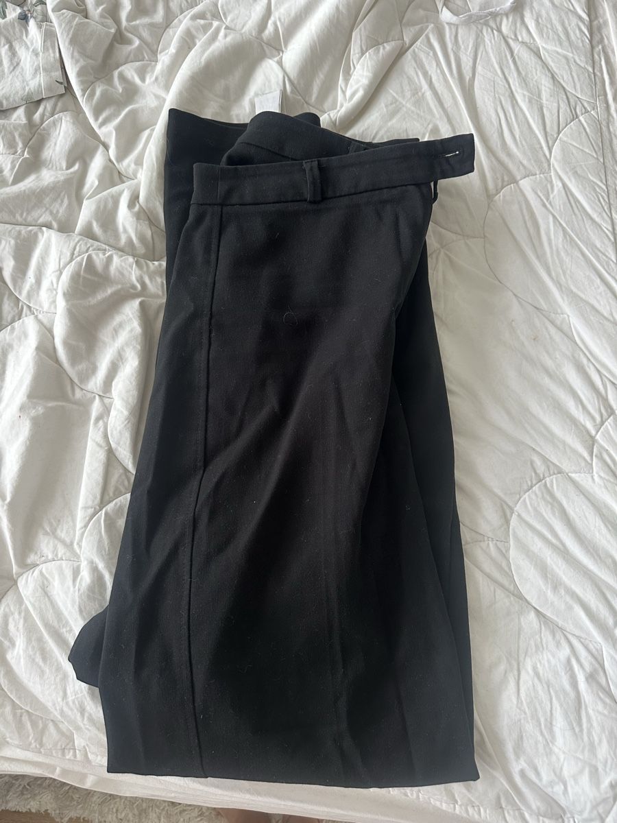 Bershka Pantaloni: Pantalon chic noir bershka – Usato da Hauterive NE venduto da ric_cx8j 1