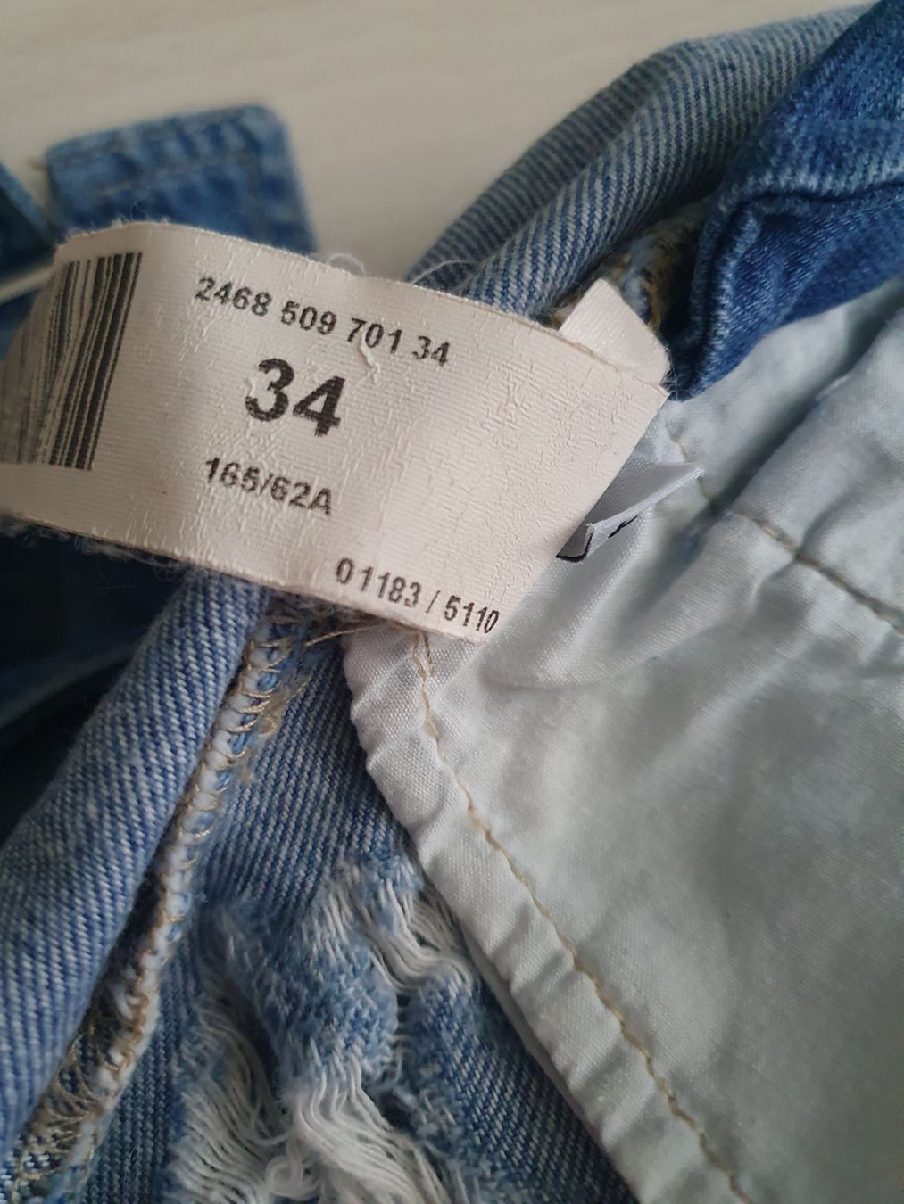 Jeans: Jeans Latzhose Gr XS – Usato da Münsingen venduto da BlackTears-3 3