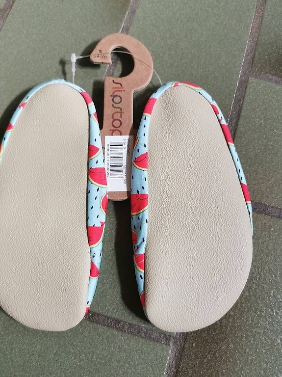 Scarpe per ragazzi: Neu Kinder Schuhe Slipstop 24-26 – Nuovo e nell'imballaggio originale da Riehen venduto da LaurJer 1
