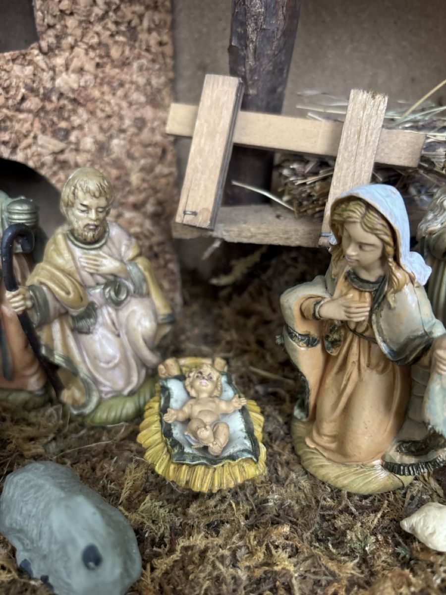Alle Dekorationen: Wunderschöne Weihnachtskrippe mit Figuren  – Gebraucht aus Kriens von Mollinos 3