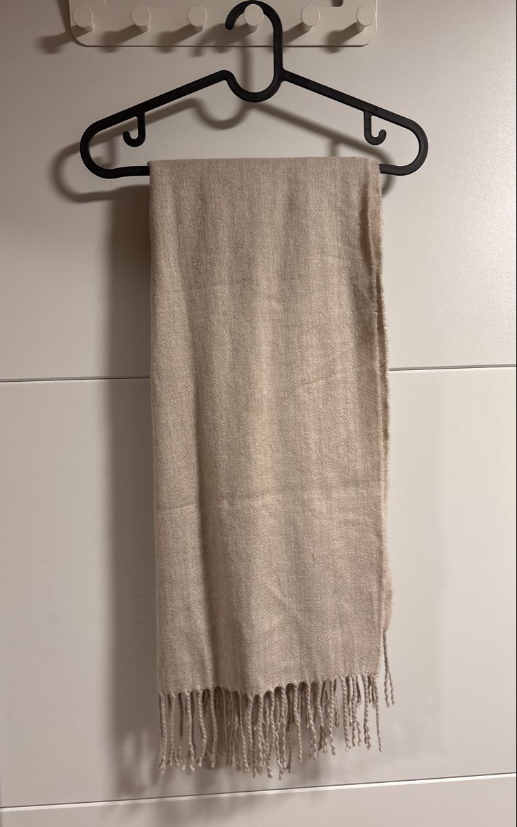 H&M Foulards & écharpes: Schaal  – D'occasion à Altdorf UR par nemio.shop