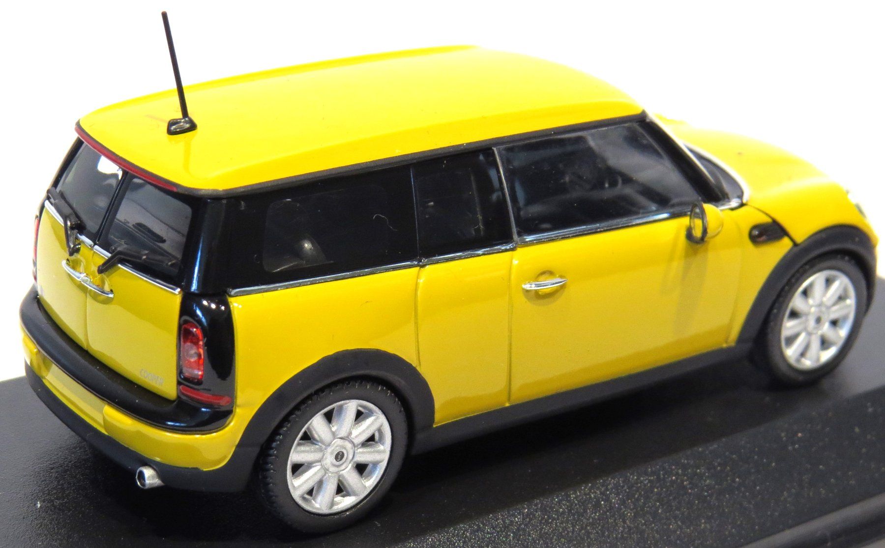 Minichamps Modellautos: 1:43 Mini Clubman gelb – Neu und originalverpackt aus Ettingen von Burago 1