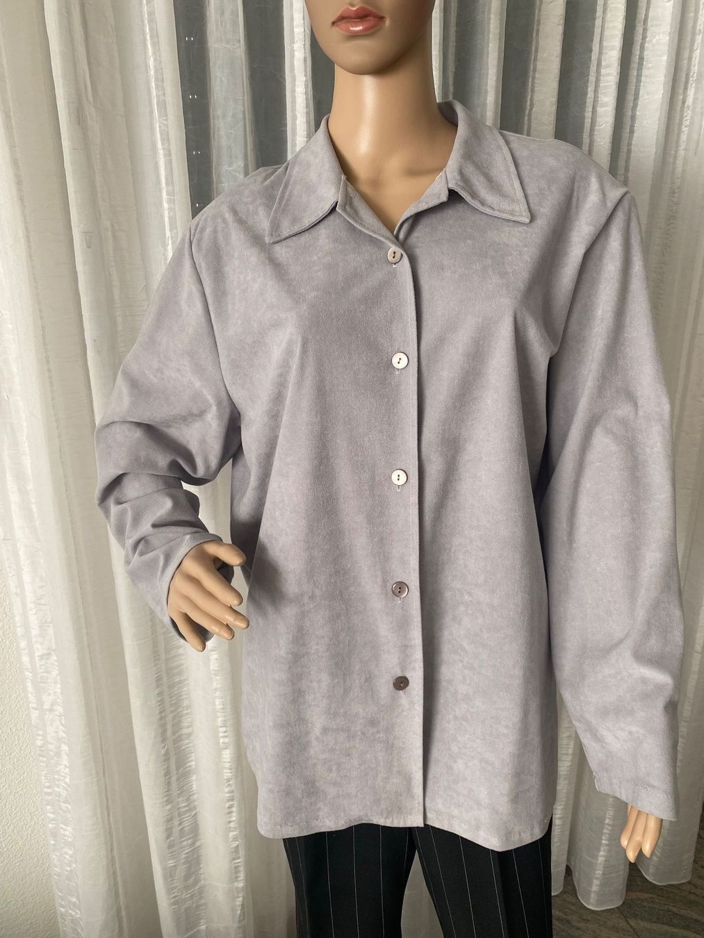 Blusen: Perfekter Auftritt - Kunst-Leder-Bluse, grau, Gr. M – Neu (gemäss Beschreibung) aus Winkel von ferrari2022