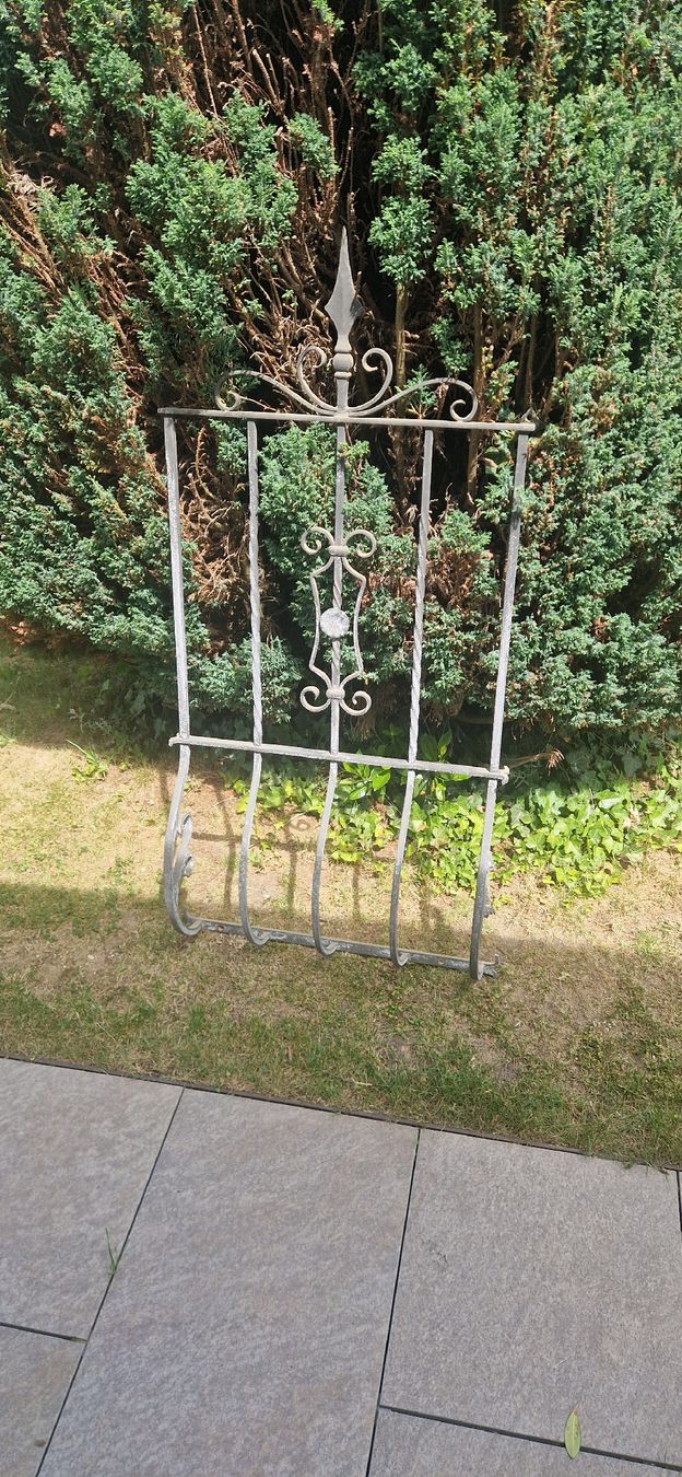 Griglie e Inferriate: Schmiedeeisen Fenstergitter – Usato da Hofstetten SO venduto da Lolo320 1