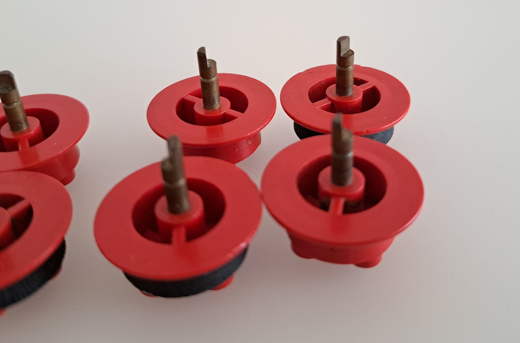 Lego Giocattoli: 10x Lego Räder mit Achsen rot, 3x mit Gummiband – Usato da Langendorf venduto da thesi246 3