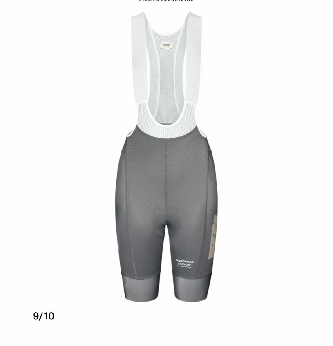 Pas Normal Studios Pantaloni: Pas Normal Studios Women's Mechanism Bib – Nuovo e nell'imballaggio originale da Zürich venduto da Y.flitz