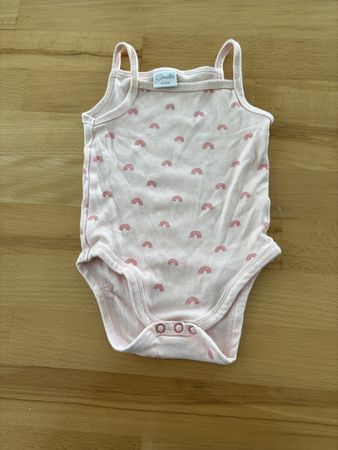 Süsser Baby Body, Grösse 62/68 Rosa mit Regenbogen Muster🌈