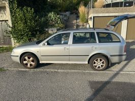 Skoda Octavia Kombi Silber 20V Turbo 4x4 BHJ 2003