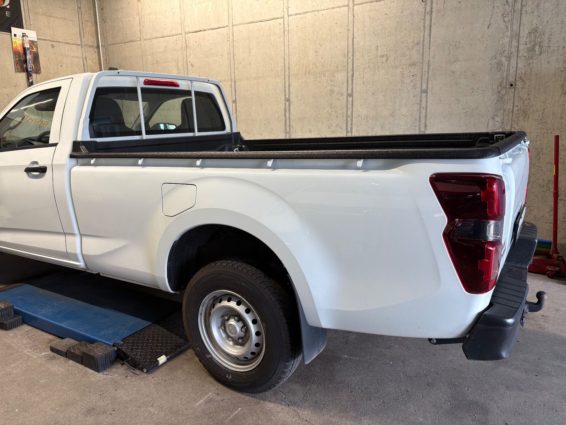 Isuzu Tutti i ricambio: Brücke / Pritsche / ISUZU D-MAX N60 / Single / PICK-UP SÖPP – Nuovo (secondo la descrizione) da Hasle LU venduto da Mroeoesli0