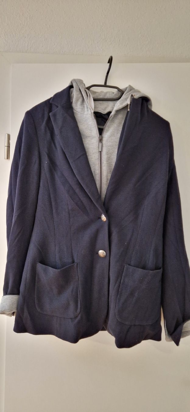 Giacche: Damen Blazer mit Kapuze, Grösse M – Usato da Urdorf venduto da sab_hz2z