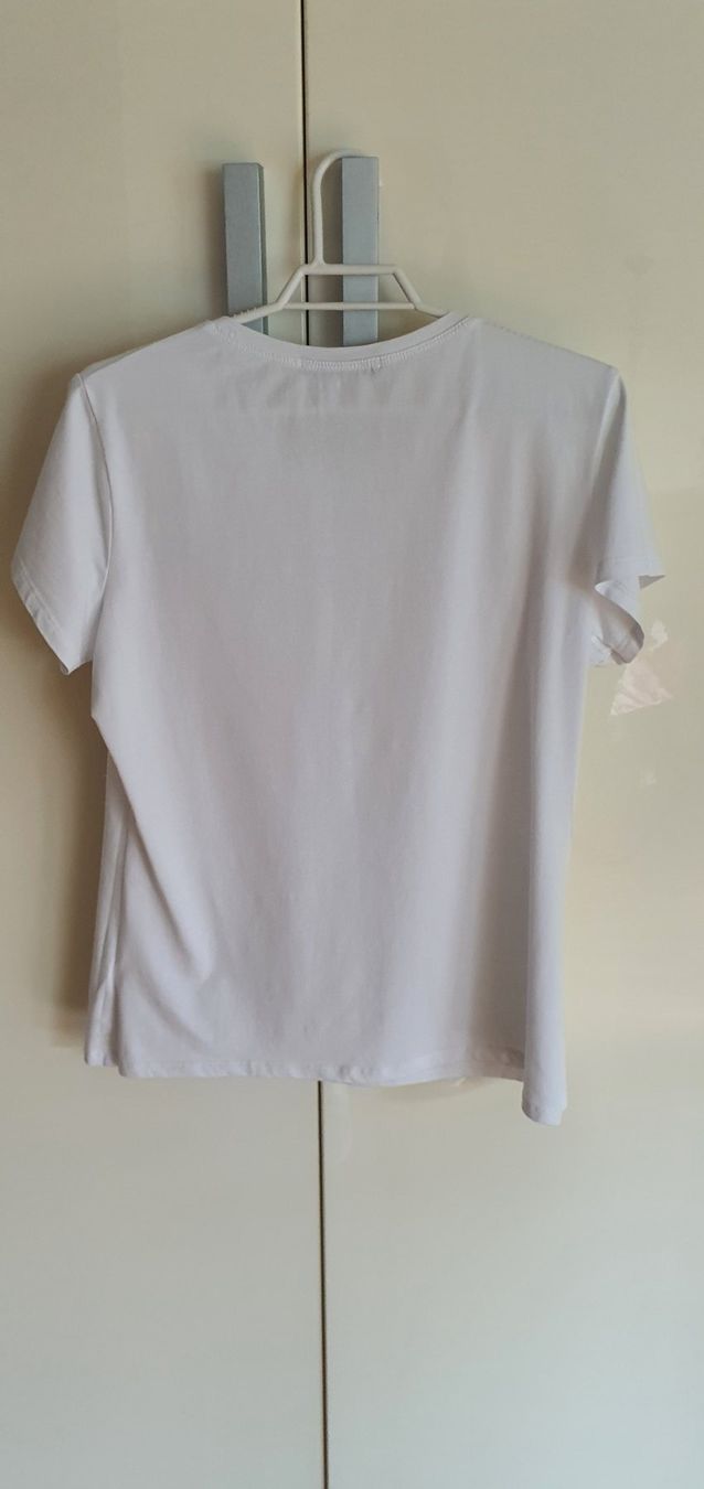 T-shirt: Yves Saint T-shirt – Nuovo (secondo la descrizione) da Basel venduto da Kristal4 4