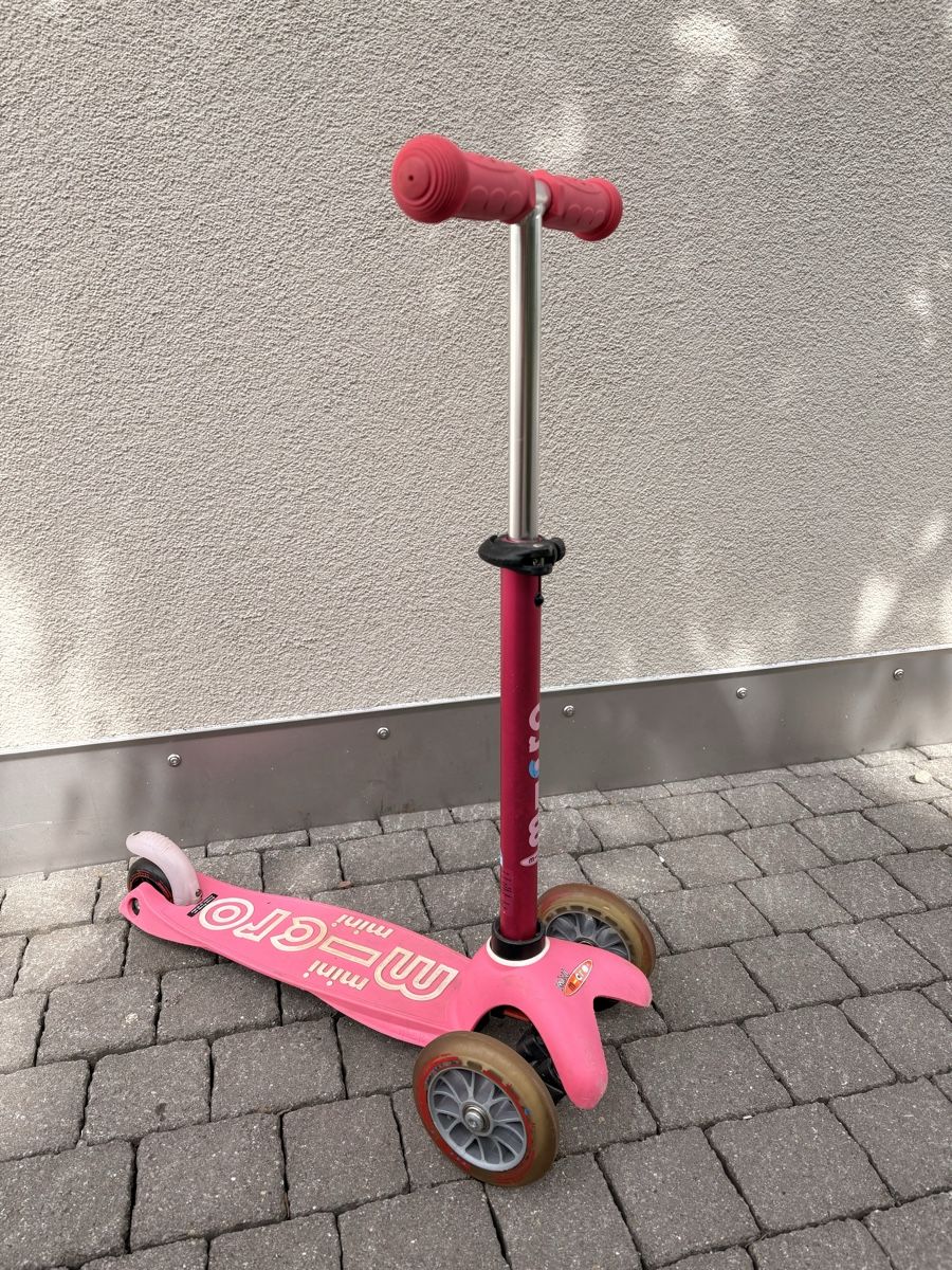 Micro Kickboard: Mini Micro Roller Deluxe Pink, gut erhalten, mit Sitz – Usato da Affoltern am Albis venduto da sueessma