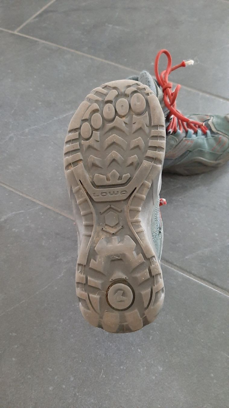 Lowa Scarpe per ragazzi: Lowa Wanderschuhe Grösse 33 – Usato da Dübendorf venduto da Luuuusmeitli12 4