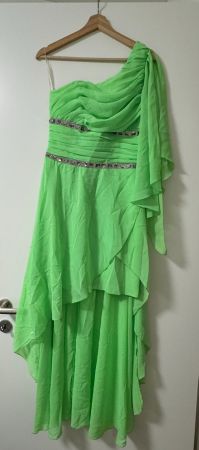 Grünes Abendkleid (Grösse 38)