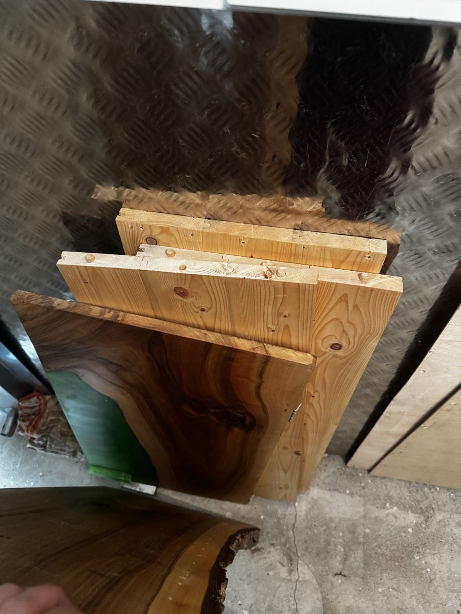 Articoli in legno: Holzplatten mit Kunstharz gegossen – Usato da Eichberg venduto da mks_z5fq 4