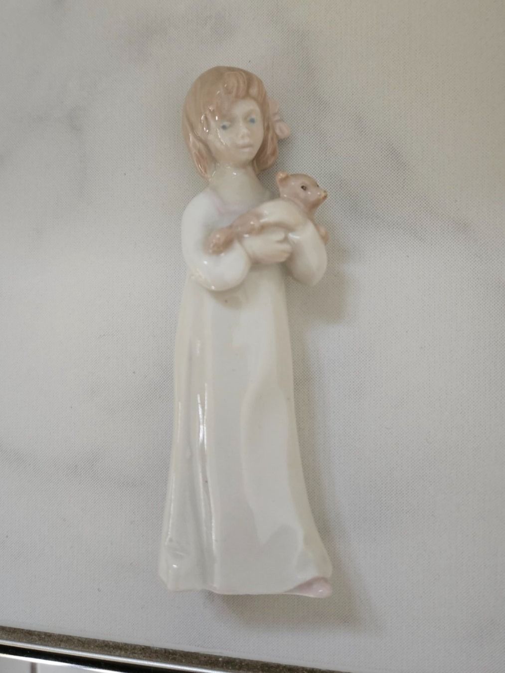 Figuren: Porzellanfigur Mädchen mit Hündchen – Gebraucht aus Meggen von G7957c24 1