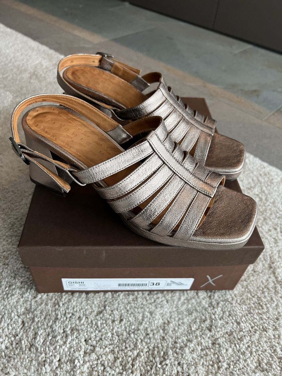 Chie Mihara Scarpe da donna: Toller Sommer-Schuh von Chie Mihara – Usato da Ostermundigen venduto da Malediva 1